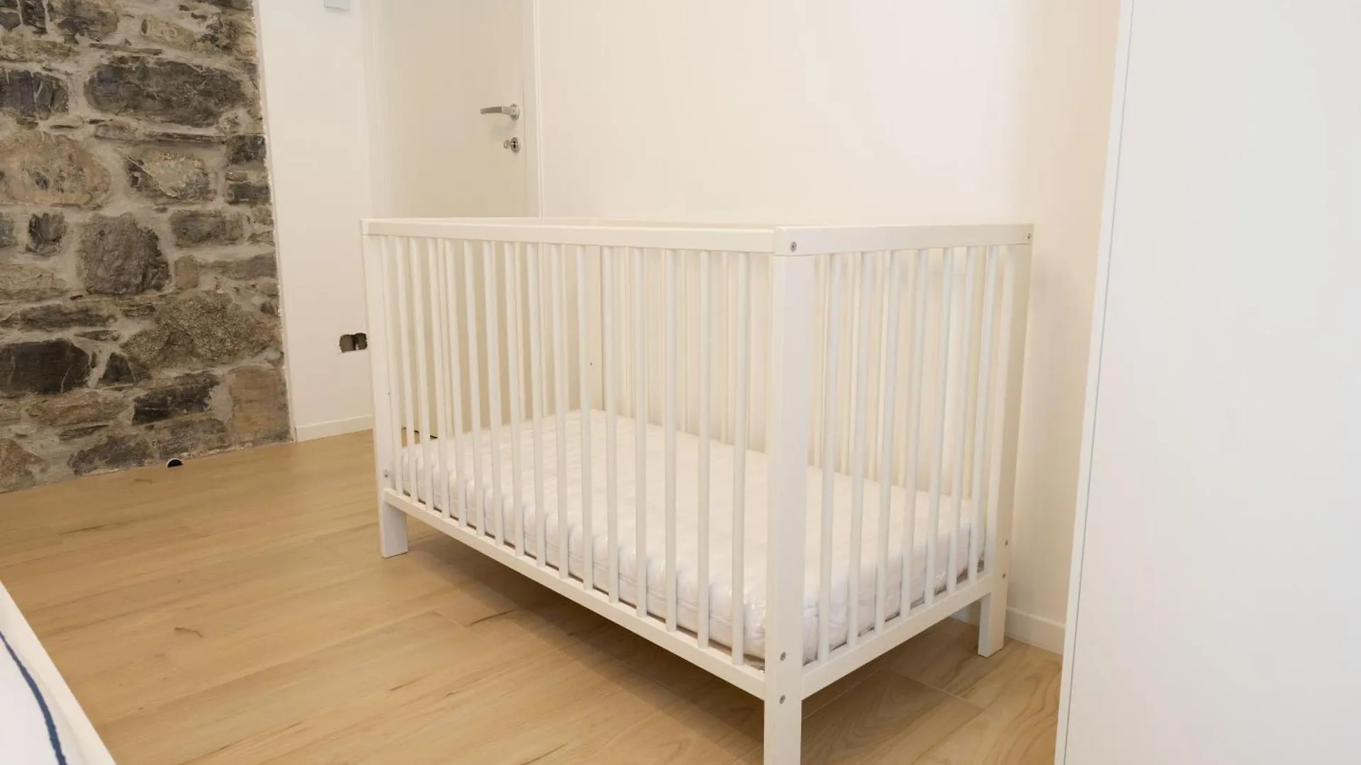 Il Giglio - Free Parking Apartment Como 0*,  Italy